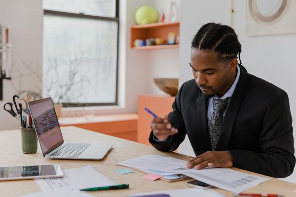 Comment gérer efficacement le travail à distance dans différentes cultures d'entreprise ?