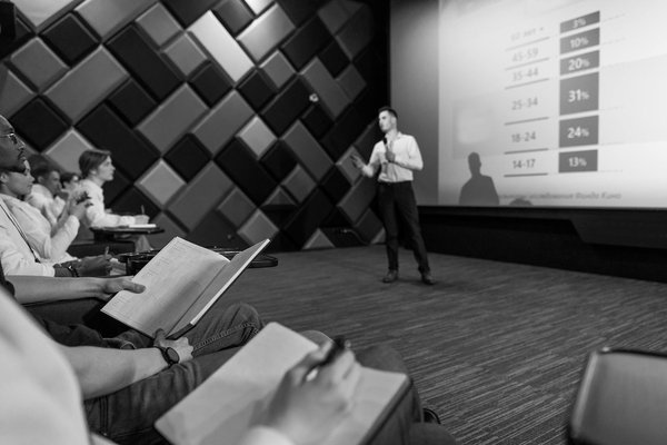 Les avantages de l'externalisation de la gestion des voyages d'affaires pour les grandes entreprises